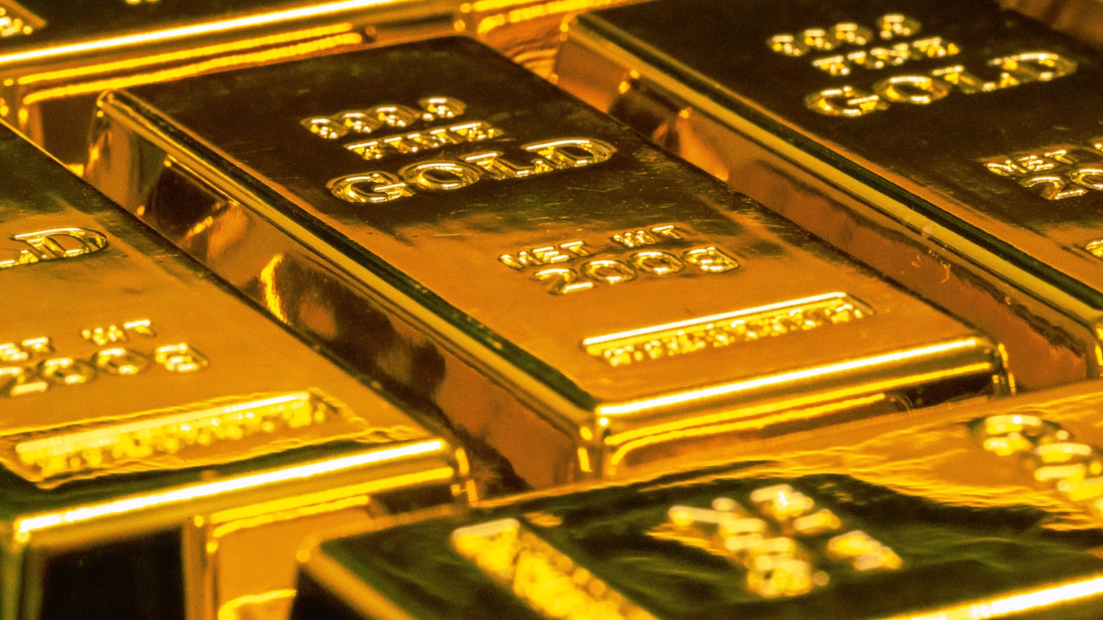 Stacked gold bars — the highest-yield P2P platforms in Europe.