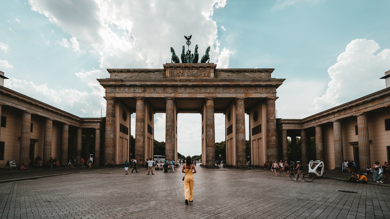 The Brandenburg Gate — declaring P2P interest under German Kapitalerträge rules.