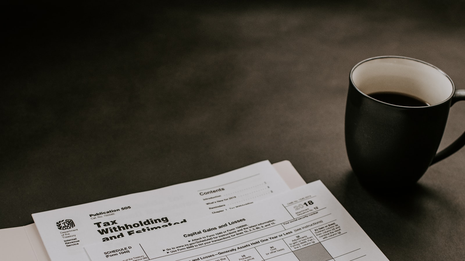 Several investment options laid out — P2P alongside ETFs and traditional savings accounts.